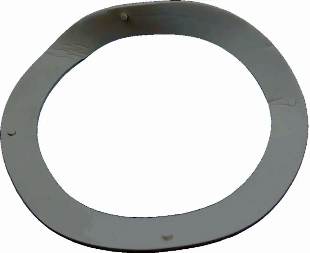 Runde Dichtung für Ventilatorgehäuse, passend zu Wolf Produkten, mit glatter Oberfläche und Befestigungspunkten zur sicheren Montage.